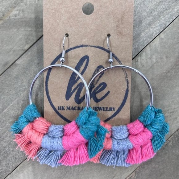 These beautiful macrame fringe earrings were hand knotted with hot pink cotton - Picture 1 of 2